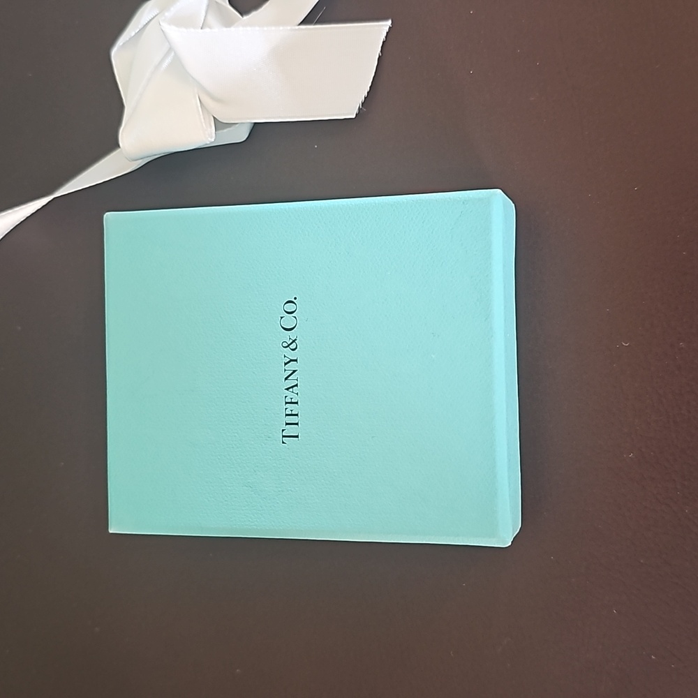 Tiffany & Co Shopping bags, ribbon and jewelry box. - Picture 3 of 11